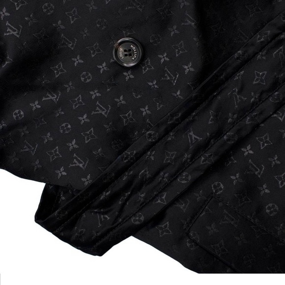 LOUIS VUITTON MONOGRAM TRENCH COAT - Picture 5 of 7